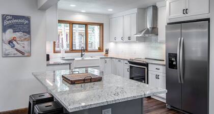 Summit Haven Home: Hot Tub, Stylish New Remodel