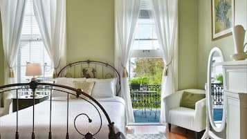 #7 Elysian Fields | Individually decorated, individually furnished, desk, laptop workspace