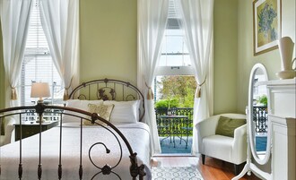 Decoración personalizada, muebles diferentes y escritorio 