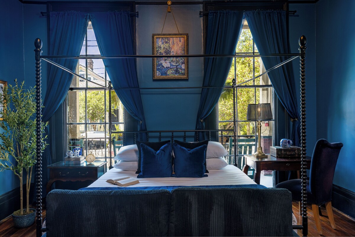 #1 Marigny | Premium bedding, desk, laptop workspace, iron/ironing board