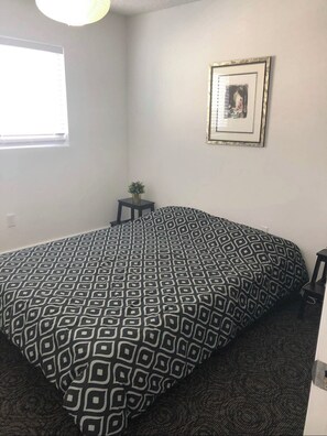 3 chambres, fer et planche à repasser, Wi-Fi, draps fournis