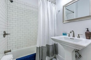 Hair dryer, towels - Luxury 4BR in Uptown NOLA (New Orleans)