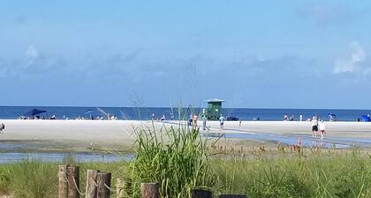 Bayside Paradise on SIesta Key awaits you! Ready to relax?