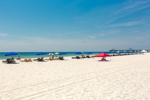 On the beach - The Palms by Vacasa (Orange Beach)