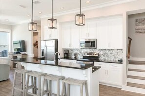 House, 2 Bedrooms, Lagoon View | Private kitchen