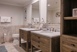 Condo, 3 Bedrooms | Bathroom | Towels - Palm Beach by Vacasa (Orange Beach)