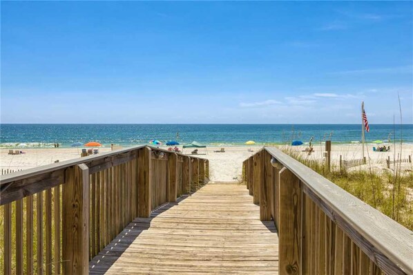 On the beach - Bluewater by Vacasa (Orange Beach)
