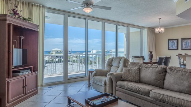 Condo, 2 Bedrooms | Living room