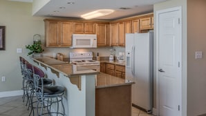 Condo, 2 Bedrooms | Private kitchen