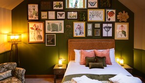 Quarto superior (King Bed, Bunny Guinness) | Individualmente decorados, individualmente mobiliados, escrivaninha