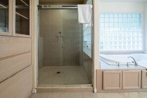 Shower, jetted tub, hair dryer, towels