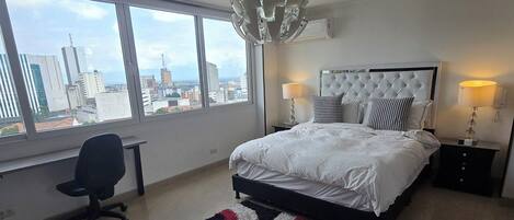 5 soveværelser, skrivebord, strygejern/strygebræt, Wi-Fi