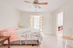2 bedrooms, desk, bed sheets
