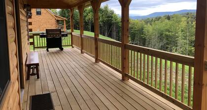 Pet friendly cabin in East Burke - KINGDOM TRAILS and VAST snowmobile network!