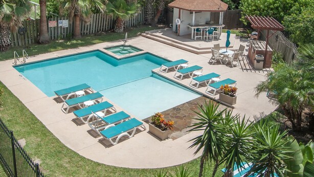 Unclassified image, 1 of 21, button - 144 Sea Breeze (Port Aransas)