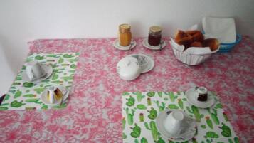 Free daily continental breakfast