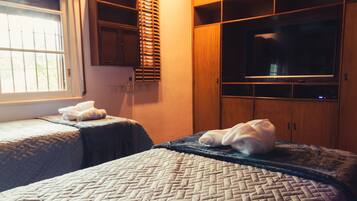 Executive Room | 1 bedroom, Egyptian cotton sheets, premium bedding, Select Comfort beds
