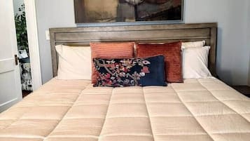 1 slaapkamer, een strijkplank/strijkijzer, gratis wifi, beddengoed