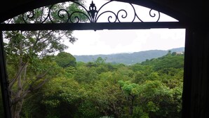 A dining area with a view of a lush forest and mountains. - Safe double gated properity with amazing views (Garza)