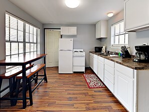 Fridge, microwave, stovetop, dishwasher - 151 White Ave (Port Aransas)