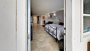 Unclassified image, 5 of 9, button - 136 Sea Breeze (Port Aransas)