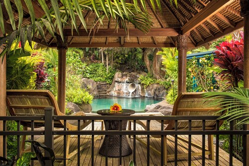 Luxury 4BR Estate with Ocean Views, Pool, Slide & Gourmet Kitchen: Waipio Heaven