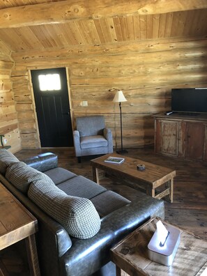 Superior Cabin, 2 Bedrooms, Mountain View | Living area - Gardiner Cabin Getaway (Gardiner)