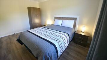 Chalet, 2 Schlafzimmer, Nichtraucher, Meerblick | 2 Schlafzimmer, hochwertige Bettwaren, individuell dekoriert