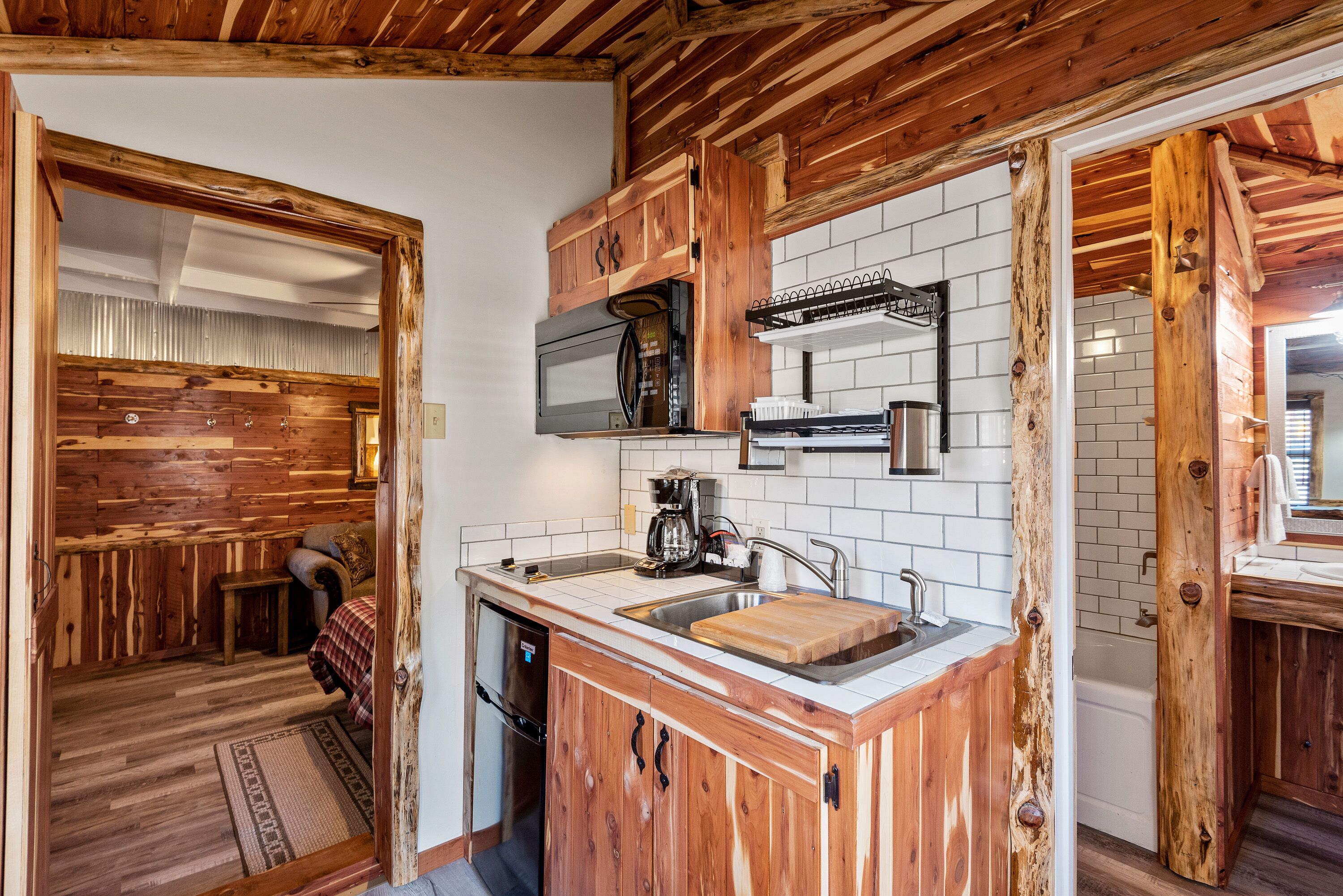 standard room, 1 bedroom, non smoking (205) | private kitchen | coffee/tea maker, paper towels