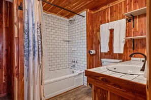 Exclusive Cabin, 1 Bedroom, Non Smoking (104) | Bathroom shower