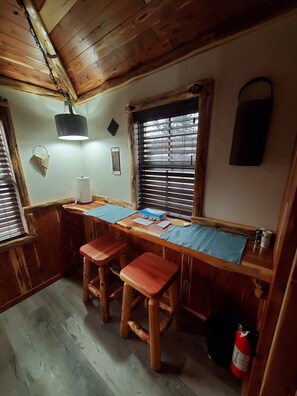 Dining - Log Cabin Inn (Eureka Springs)