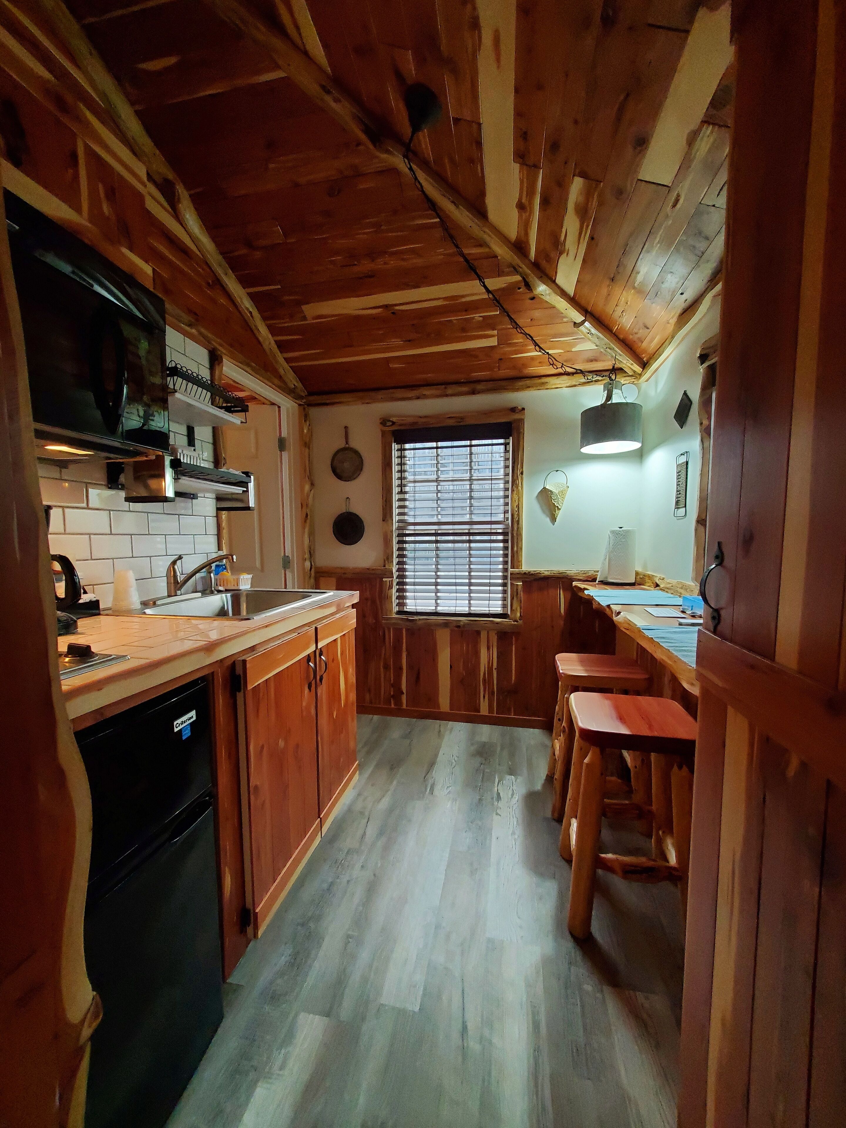 standard room, 1 bedroom, non smoking (205) | private kitchen | coffee/tea maker, paper towels