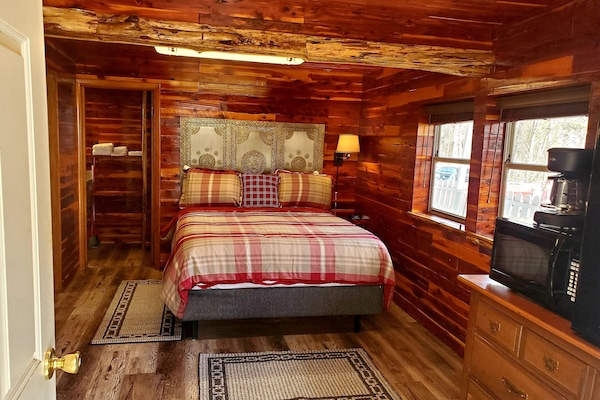 Standard Room, Non Smoking (101) | Premium bedding, pillowtop beds, individually decorated