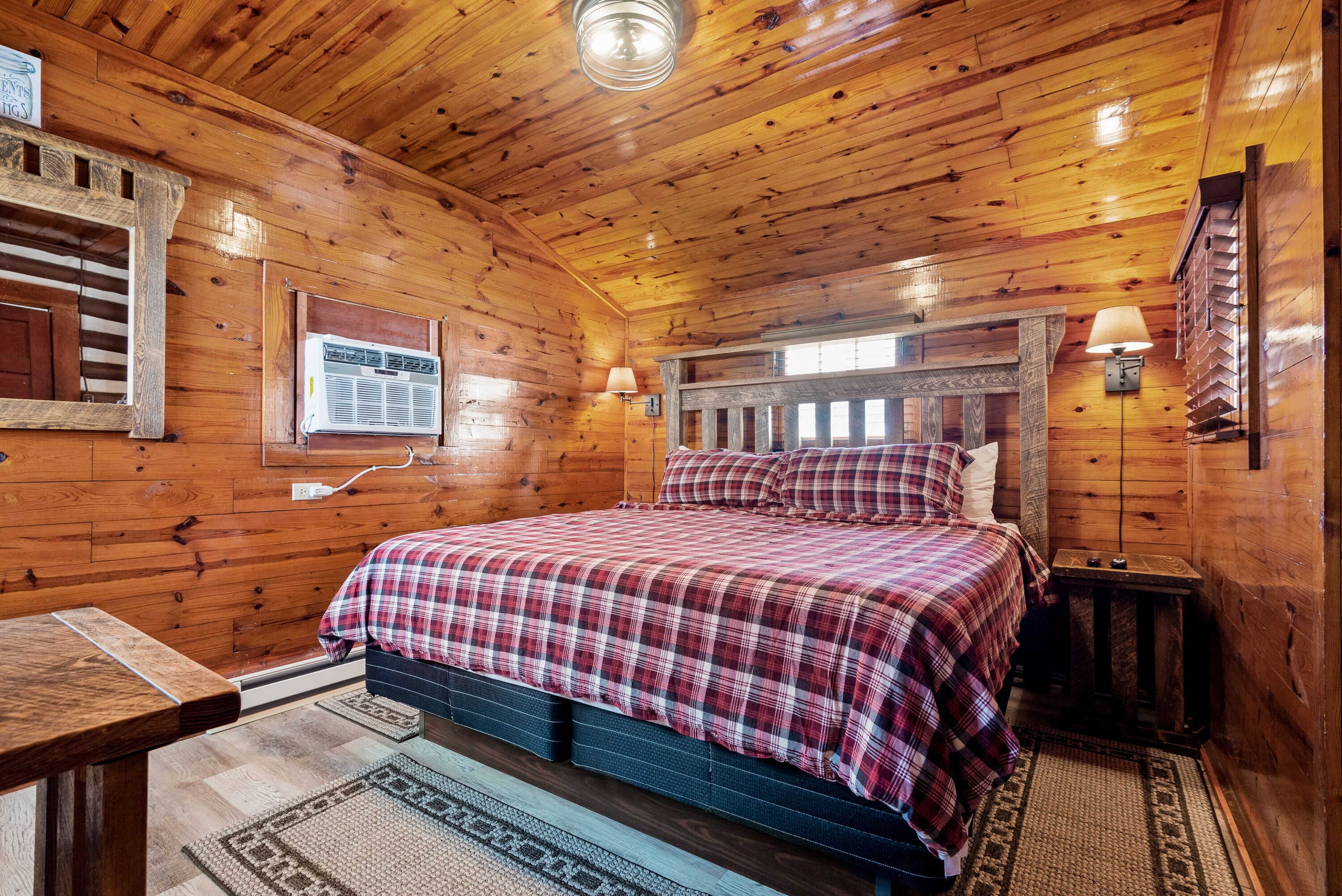 Standard Cabin, 2 Bedrooms, Non Smoking (202) | 高級寝具、ピロートップベッド、客室ごとに異なる装飾、客室ごとに異なるインテリア