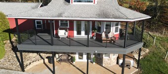 Wrap Around Decks w/Beautiful View & Hot Tub