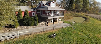 Wrap Around Decks w/Beautiful View & Hot Tub