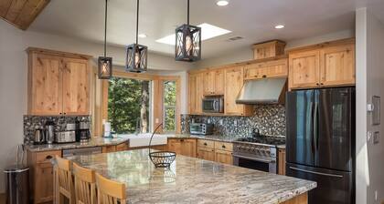 Superbe King's Beach Home avec vue sur le lac et bain Ă remous