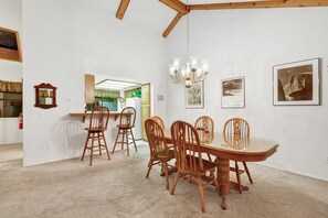 Condo, várias camas, varanda, vista para a montanha (1218) | 2 quartos, individualmente decorados, individualmente mobiliados