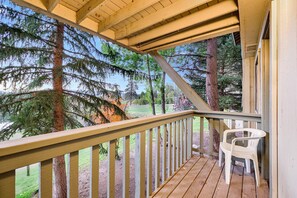 Condo, varias camas, patio, vista a la montaña (1218) | Vista desde la habitación