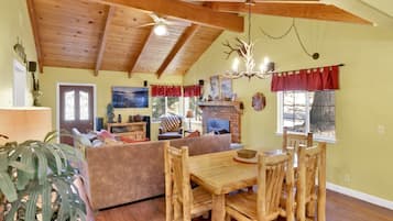 Casa, várias camas, banheira de imersão, vista para a montanha (1235) | 3 quartos, individualmente decorados, individualmente mobiliados