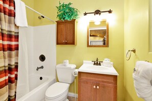 Huis, Meerdere bedden, bubbelbad, uitzicht op bergen (1235) | Badkamer | Designer toiletartikelen, handdoeken, toiletpapier