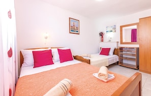 6 camere, culla da viaggio, lenzuola