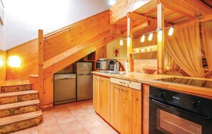 Fridge, stovetop, dishwasher, coffee/tea maker