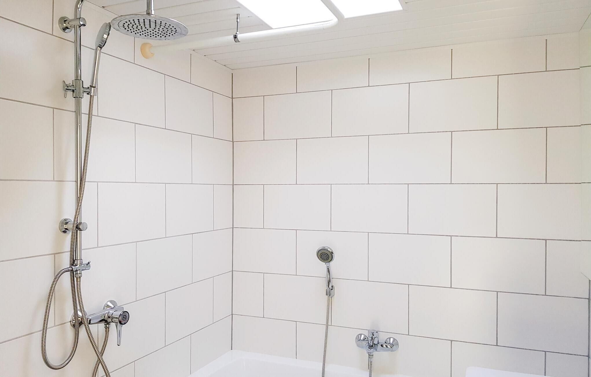 Combined shower/tub