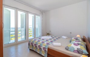 3 bedrooms, iron/ironing board, free WiFi, bed sheets - Lovely home in Klenovica with kitchen (Klenovica)