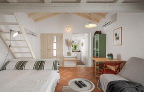 2 bedrooms, travel crib, free WiFi, bed sheets - Awesome home in Medulin with kitchen (Medulin)