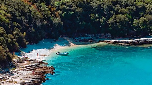 A coastal area with clear turquoise waters, rocky shorelines, and dense green forest. - Luxurious home in Medulin with private swimming pool, can be inside or outside (Medulin)