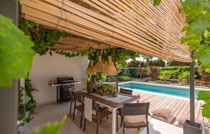 Outdoor dining - Luxurious home in Medulin with private swimming pool, can be inside or outside (Medulin)