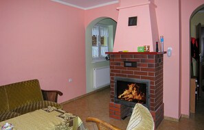 Fernseher, Kamin, DVD-Player