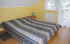 3 Schlafzimmer, Reisekinderbett